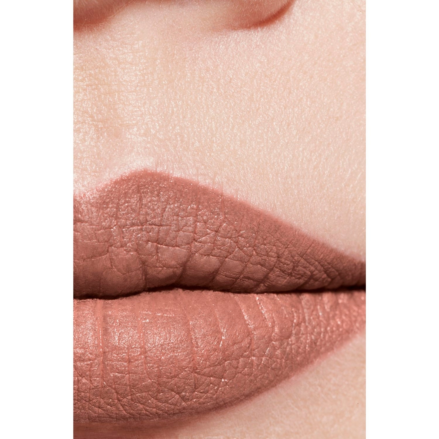 EDICIÓN LIMITADA  LA BARRA DE LABIOS ATERCIOPELADA LUMINOSA